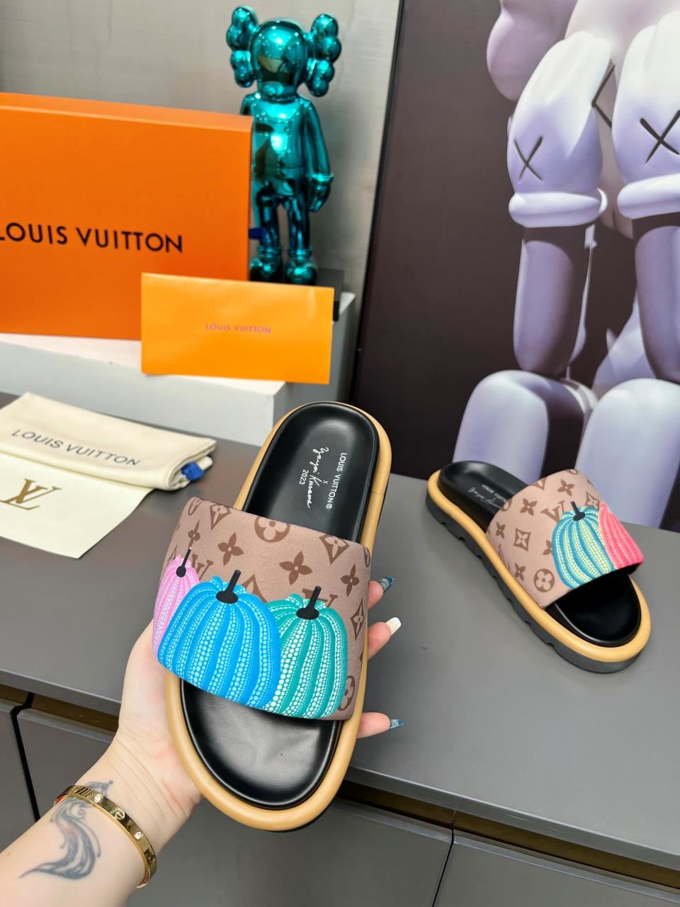 Louis Vuitton Slippers